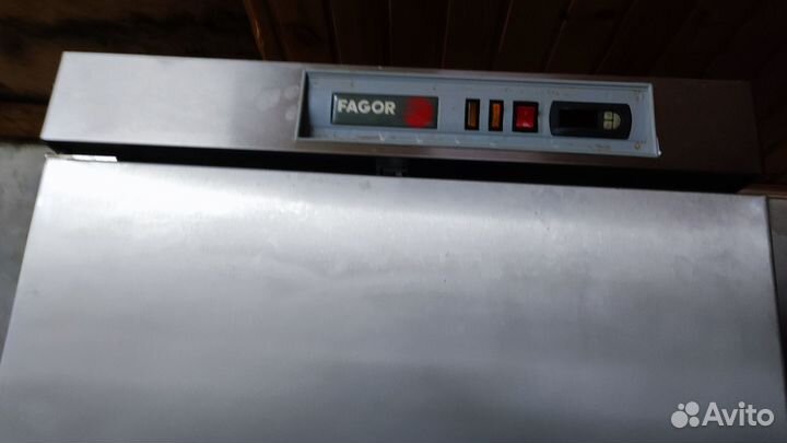 Холодильный шкаф fagor