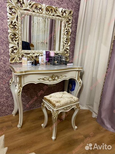 Консоль с зеркалом