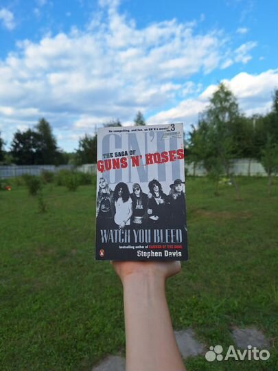 Watch You Bleed: The Saga of Guns N Roses Книга