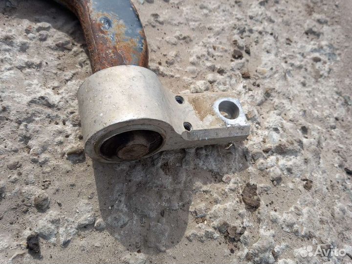 Форд фиеста передний левый рычаг