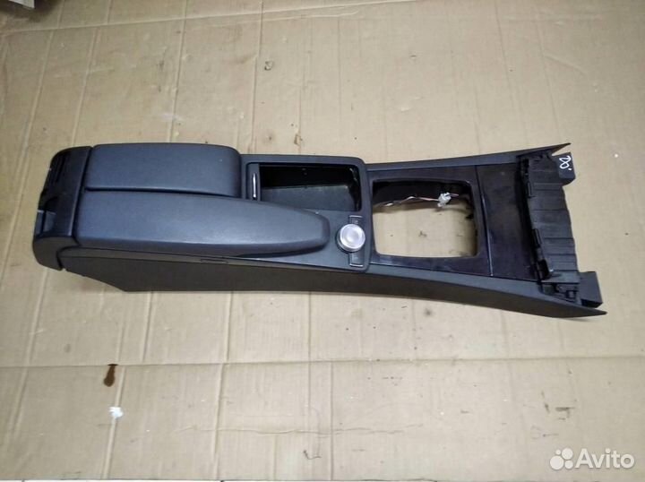 Подлокотник w204 C-class 271.952 kompressor 2008