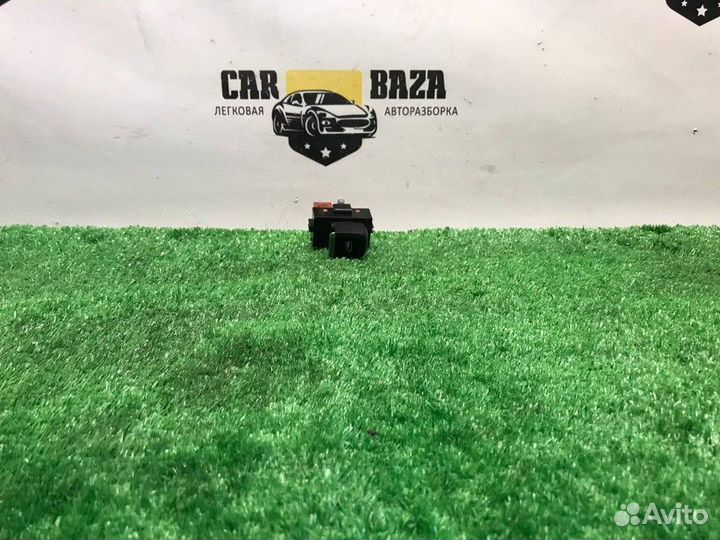 Кнопка стеклоподъемника передняя правая (R)