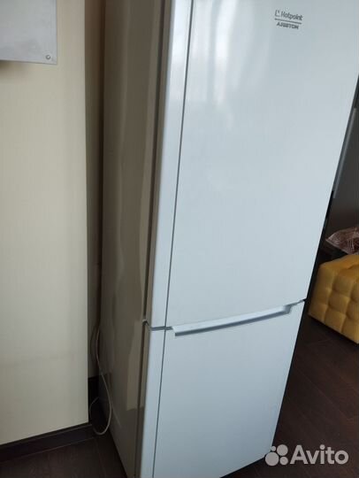 Холодильник бу,Аристон