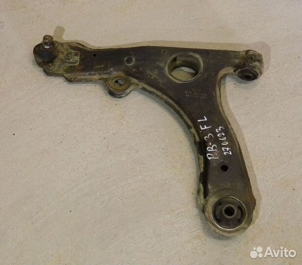 Рычаг передний левый VW Passat B3