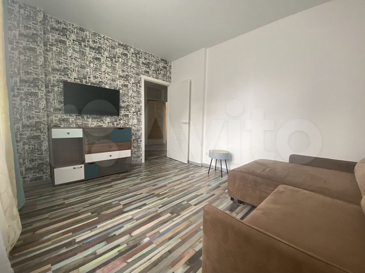2-к. квартира, 55 м², 1/10 эт.