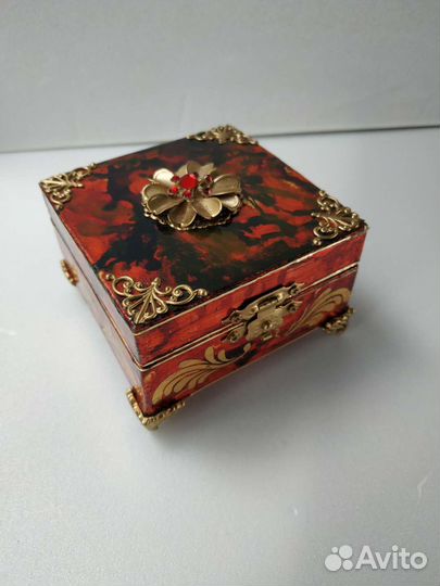 Маленькая шкатулка для украшений. Ручная работа