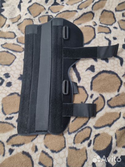 Тутор на коленный сустав