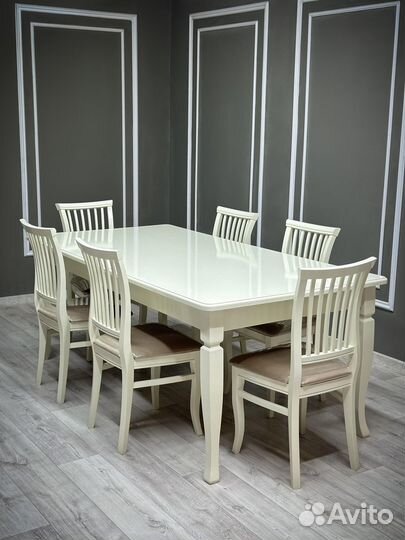 Кухонный стол и стулья