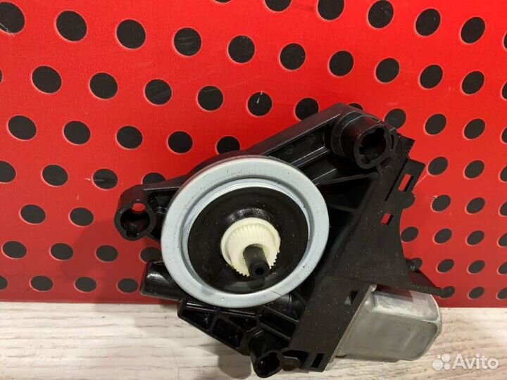 Моторчик стеклоподъемника задний правый Volvo Xc60