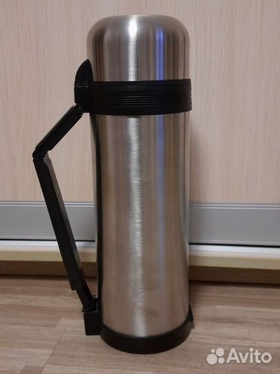 Термос новый 1,8 л