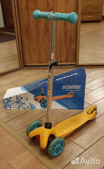 Самокат трехколесный (колеса светятся)