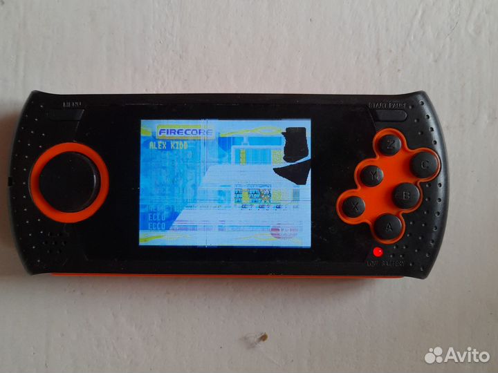 Портативная игра разбит экран на половину продам