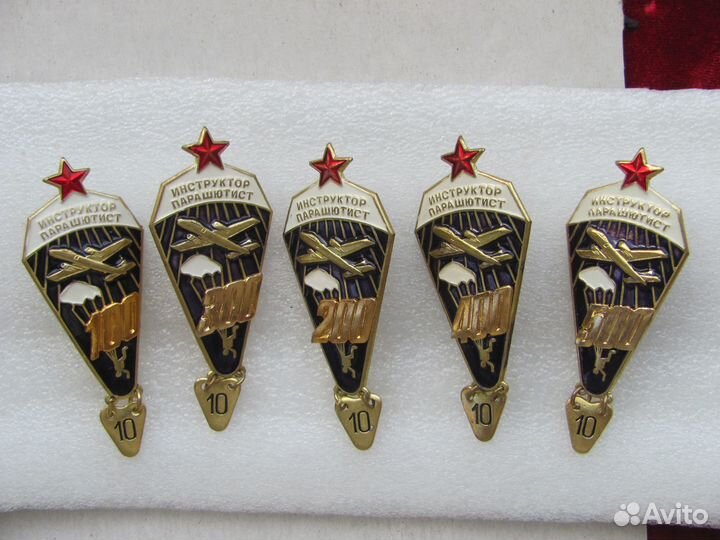 Значок металлический Инструктор-парашютист