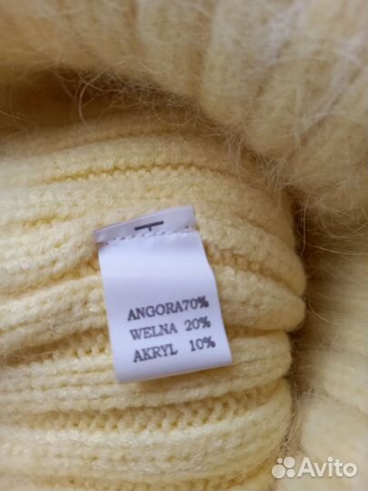 Вязаная зимняя шапка и варежки