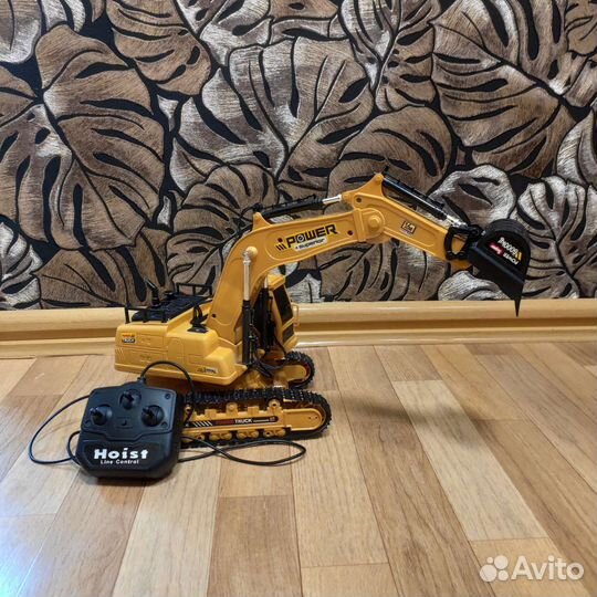 Экскаватор игрушка