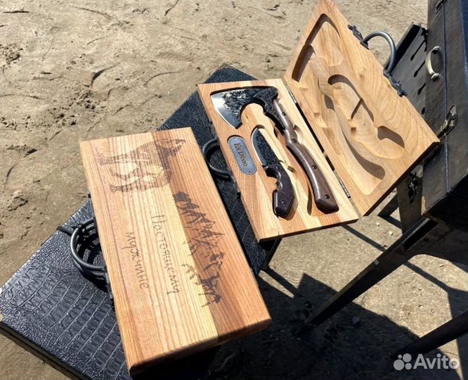 Топор и нож в кейсе из массива дерева карагач