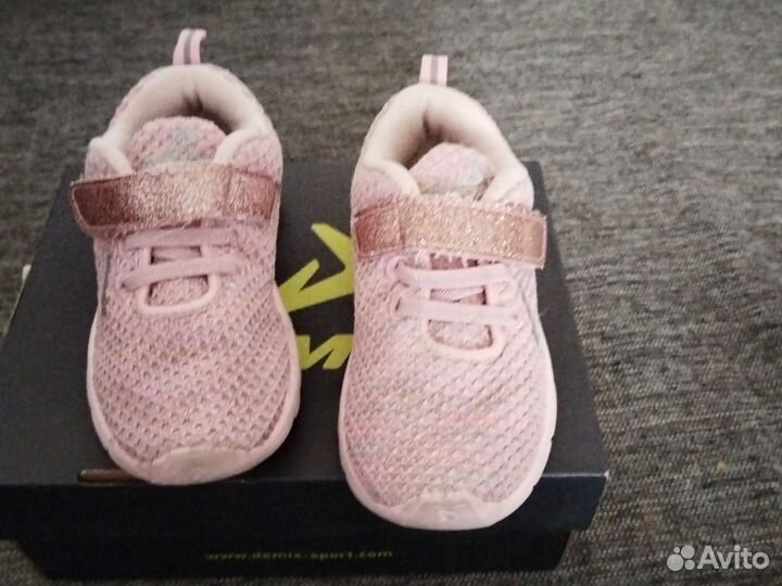 Кроссовки детские