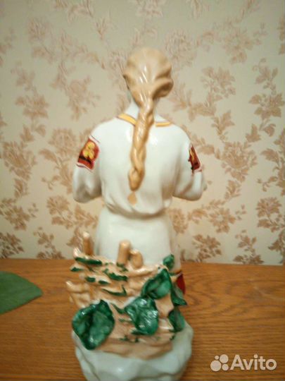 Фарфоровые статуэтки лфз
