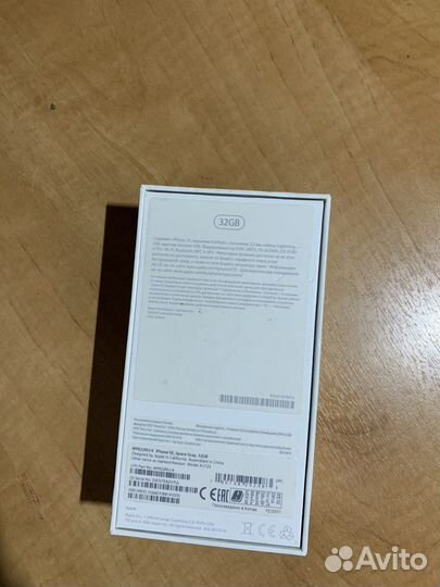 Коробка от iPhone SE 2016