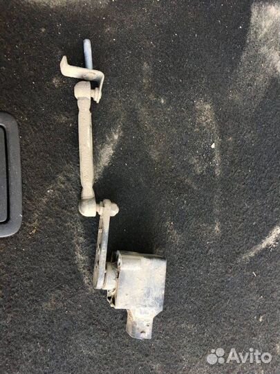 Датчик положения кузова передний Mercedes-Benz