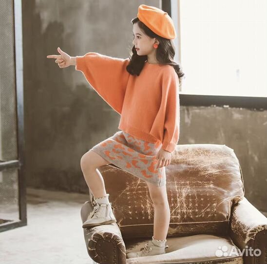 Костюм для девочки юбка и свитер вязаные