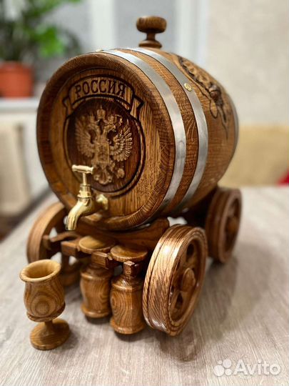 Бочка резная дубовая на тележке