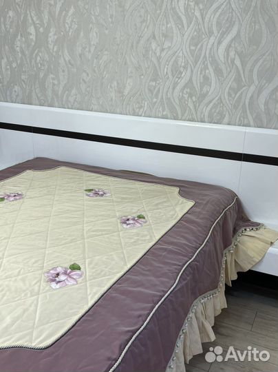 Комплект покрывало и штора в тонн