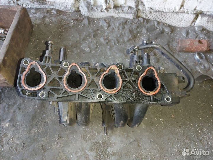 Коллектор впускной Renault Logan