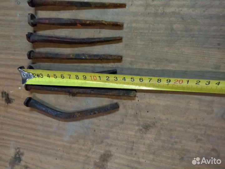 Гвозди кованые старинные