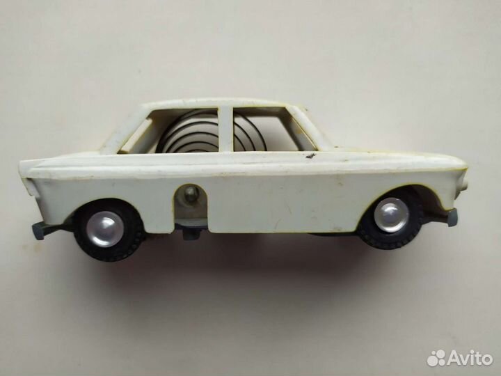 Модель автомобиля москвич СССР (заводной)