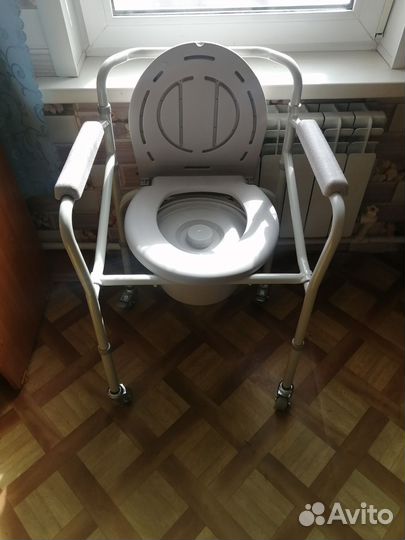Санитарный стул туалет на колёсах. Новый