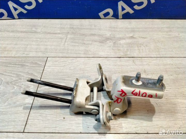 Петля двери задняя правая Toyota Mark Ii JZX100