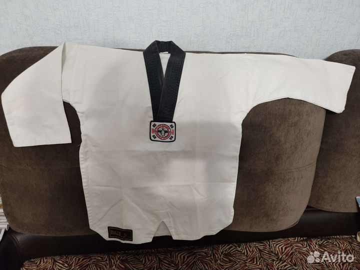 Спортивный костюм для тэхвондо