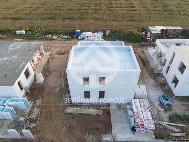 Дом 283 м² на участке 7,5 сот.