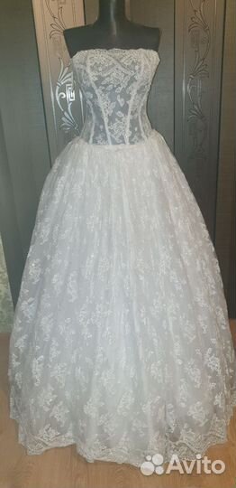 Платье свадебное новое р 44 белое пышное