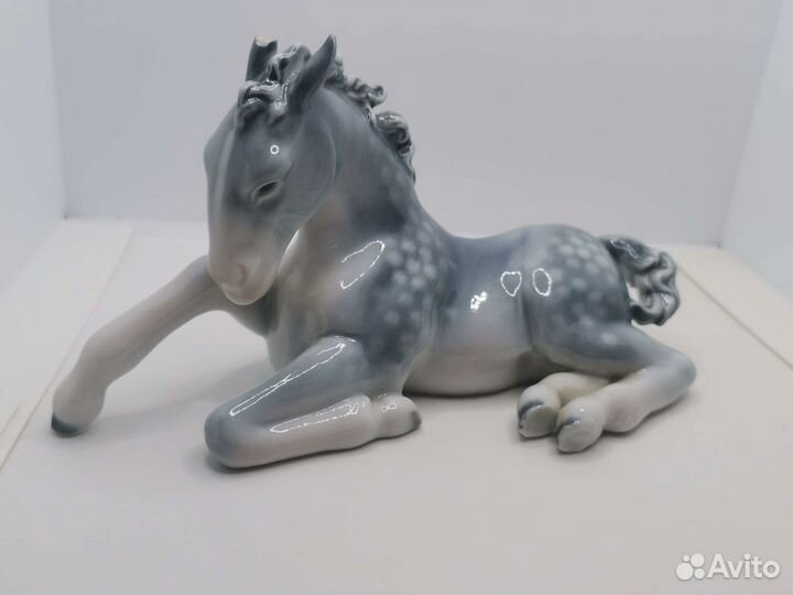 Фарфоровый конь