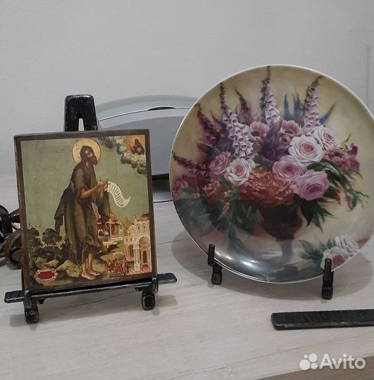 Декоративная подставка из металла, мольберт