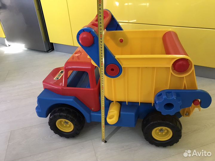 Машина самосвал большая