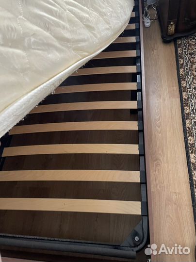 Кровать двухспальная с матрасом 160 200
