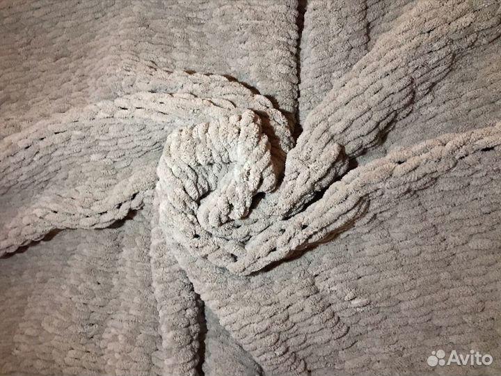 Пледы, шарфы, балаклавы с ушками