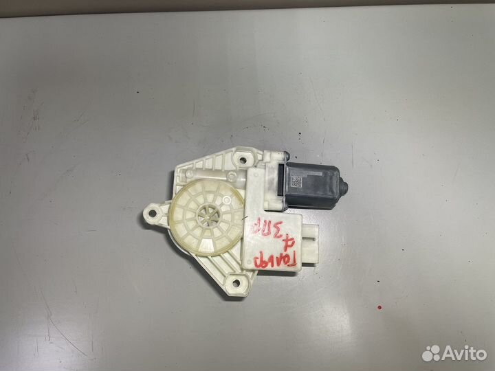 Моторчик стеклоподъемника задний правый Гольф 7