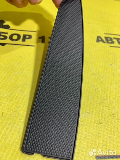 Накладка внутренней ручки двери задняя левая Kia