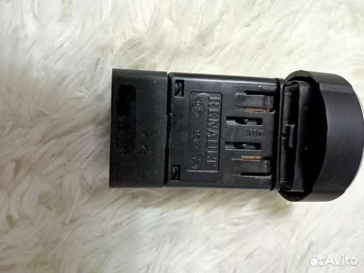 Кнопки аварийной сигнализации, обогрева заднего ст