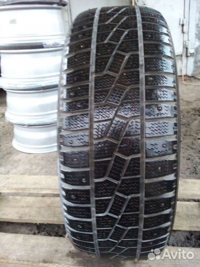 Kumho I'Zen Stud Snow KW11 225/60 R16