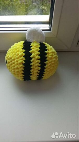 Пчёлка плюшевая