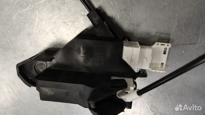 Замок двери rh Peugeot 407 9136fe