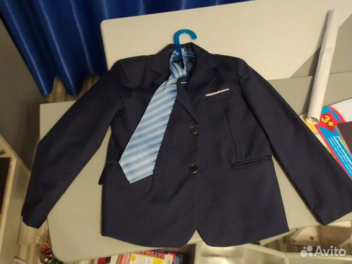 Пиджак тёмно-синий, галстук 8-10лет длина спины от