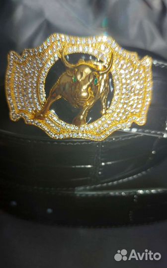 Ремень из кожи крокодила с пряжкой быка в стразах