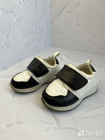 Кроссовки детские 23