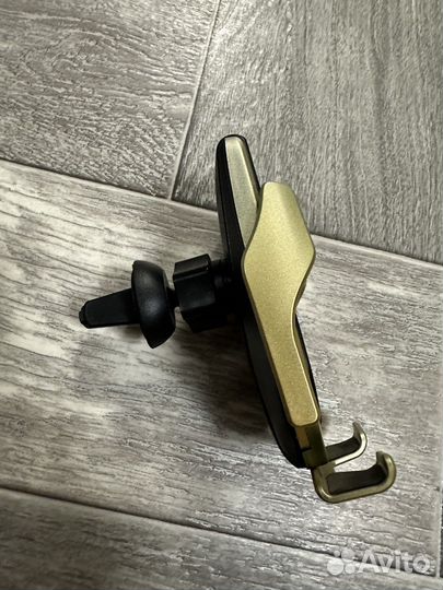 Держатель для телефона с беспроводной зарядкой